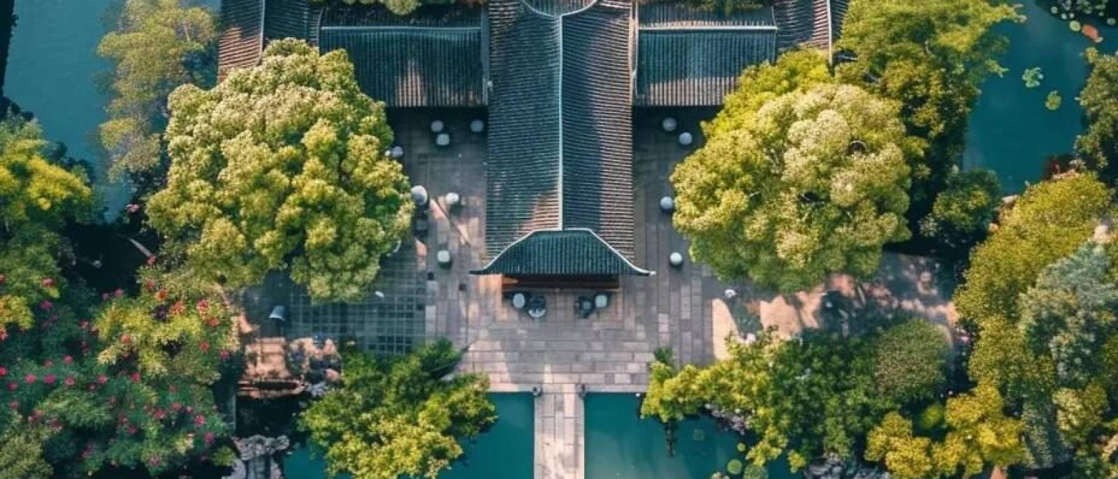 必一运动园林绿化平台主视觉：城市绿地与景观步道
